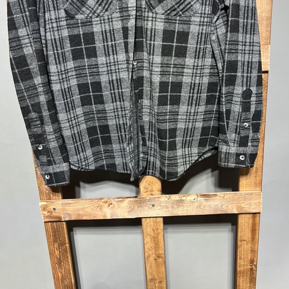 Beach lunch lounge lightweight  graphite black shacket. - Picture 3 of 6